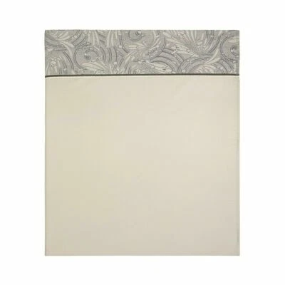 Lençol plano Yves Delorme opala rainha 94x116" Pierre bronzeado jacquard borda azul marinho US$ 375 - Imagem 1 de 4