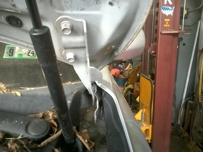 ENTOURAGE 2007 LH Hood Hinge 118719 - Image 1 of 4