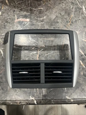 2009 2010 2011 2012 2013 Subaru Forester tablero radio cubierta bisel ventilación central Foto 1 de 2