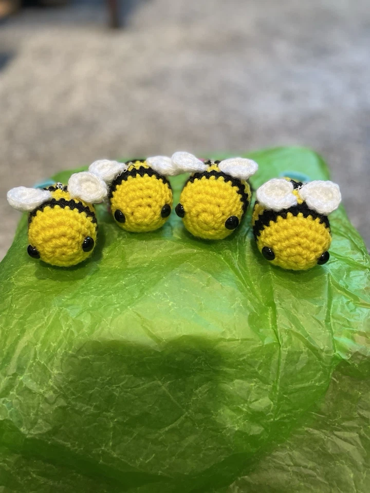 Llavero Abejorro Hecho Con Amor Crochet, Dije Bolso, Llavero, Negro y Amarillo Foto 1 de 4