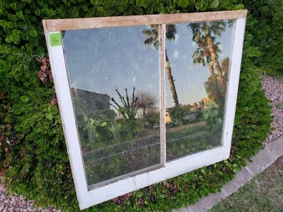 Vintage Antique Salvage Window SashRough measurements 31 inches wide x 28 in - Imagem 1 de 3