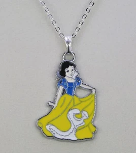 Snow White Disney princess enameled pendant necklace, silver chain 15" - Picture 1 of 1