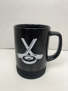 Tim Hortons Black- Hockey Stick & Donut Mug With Puck Bottom 2018 Heavy Canada - Foto 1 di 6