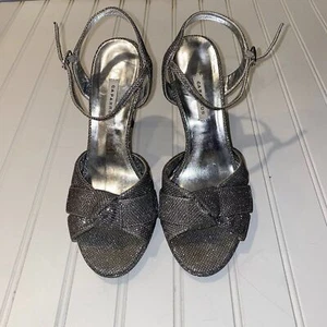 Caparros "Radiant" Metallic Silver Evening Sandals Size 8.5 - UC - Picture 1 of 10