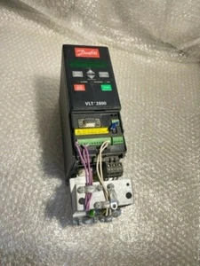 Danfoss VLT 2800 VLT2815PT4B20STR1DBF00A00 P/N:195N1039 - Imagen 1 de 6