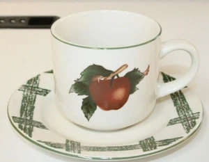 2x The Cades Cove Collection Steinzeug flache Tasse & Untertasse Set: Äpfel & Beeren - Bild 1 von 5