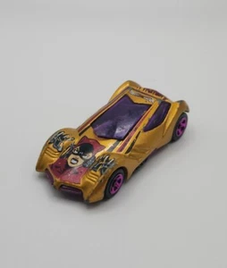 Hot Wheels - Sinistra - Cat Woman - Gold & Purple - Mattel - 2002 - USED - Picture 1 of 4
