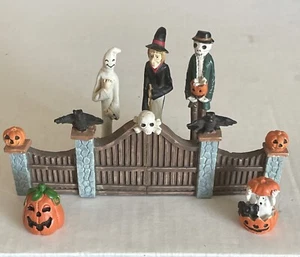 Lot of 6 Spooky Halloween Village Accessories Figurines - Picture 1 of 4