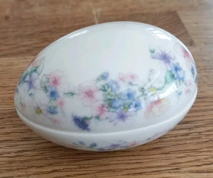 Wedgwood English Fine Bone China Angela Pattern Egg Trinket Box - Picture 1 of 7