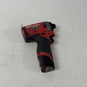 Avvitatore a percussione Milwaukee M12 FID con batteria 2.0ah - Foto 1 di 24