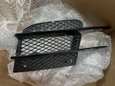 Parrilla de parachoques trasero derecho audi r8 (420807698) Foto 1 de 3