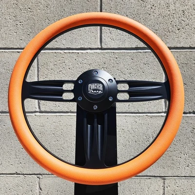 Volante negro mate de 14" con media envoltura de vinilo naranja y bocina Forever Sharp Foto 1 de 4