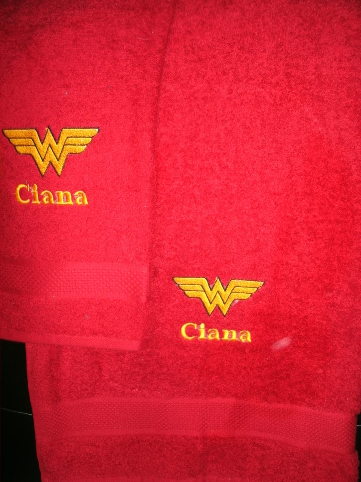 Juego de toallas de baño personalizadas con logotipo de Wonder Woman de 2 piezas tu elección de color Foto 1 de 1