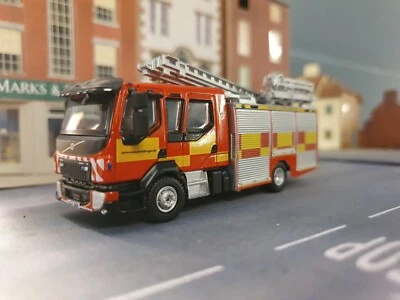 Fire Engine Volvo FL 2017 West Yorkshire WYFRS Emergency One Pump Ladder 1:76 - Image 1 of 4