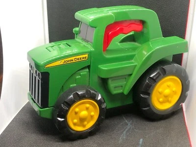JUGUETE PARA NIÑOS JOHN DEERE**TRACTOR CON LINTERNA Y SONIDOS DE ARRANQUE**1811 WYOO Foto 1 de 3