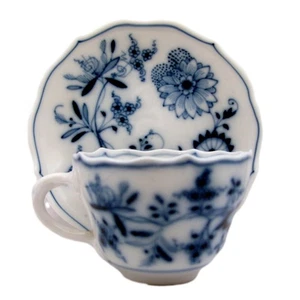 Vintage MEISSEN Floral Demi Cup & Saucer Blue Onion Scalloped - Picture 1 of 3