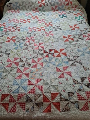 Vintage Mid-Century Handmade Cotton Quilt Pinwheel Pattern. Size 84" x 70" - Image 1 of 4