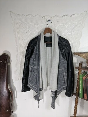 Chaqueta en blanco NYC para mujer pequeña gris vegana imitación cuero sudadera cárdigan moto Foto 1 de 4