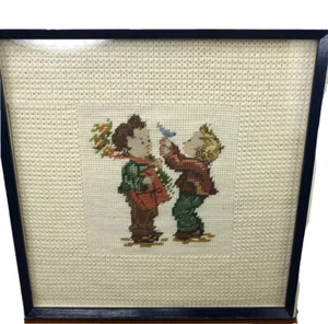 Kreuzstich Fadenkunst gerahmt Deutsch Hummel Schuljungen und Bluebird 13 x 13 - Bild 1 von 5