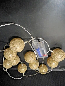 Lichterkette 10 LED --  gold Dekokugeln Batteriebetrieb Gesamtlänge - ca.1,2m - Bild 1 von 2