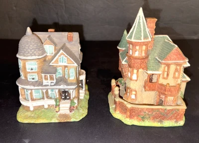 K’s Collection Resin Cape Cod Home - Lot of (2) 1SSL2 #962886 - 4" Tall - Image 1 of 4