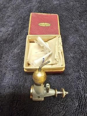 Hungarian VT-11 .25cc Model Airplane Engine - Image 1 of 4