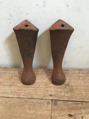 Estufa de pie con 2 patas de hierro fundido a juego de 7" de alto Foto 1 de 4