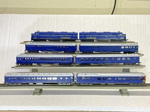2 CON-COR DIESEL LOCOMOTIVES WITH WABASH EMD E7A ENGINES AND 6 PASSENGER CARS - Picture 1 of 23
