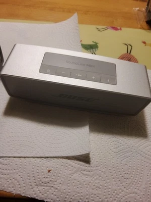 Bose SoundLink Mini II Tragbares Lautsprechersystem Weiß Silber - Bild 1 von 3