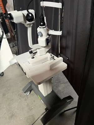 Lâmpada de fenda Reichert XCEL255 - Bom estado! Com mesa ou pino de montagem para suporte. - Imagem 1 de 2