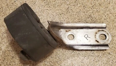 92-99 Lexus SC300 SC400 LADO DIREITO DO PASSAGEIRO SUBQUADRO ESCAPAMENTO CABIDE E MONTAGEM - Imagem 1 de 4