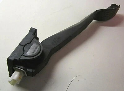 Peugeot 307 Estate 2004 HDi- Throttle Pedal  — 第 1/4 张图片