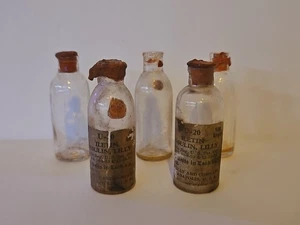 Lote De 5 VACÍOS Antiguos ILETIN INSULIN, Botella Lilly, 5 cc U-20 Dos Con Etiqueta - Imagen 1 de 11