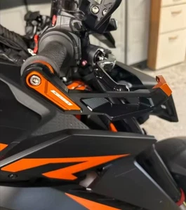 Protector de palanca de freno y embrague naranja KTM Super DUKE 1390 R / GT / EVO  - Imagen 1 de 2