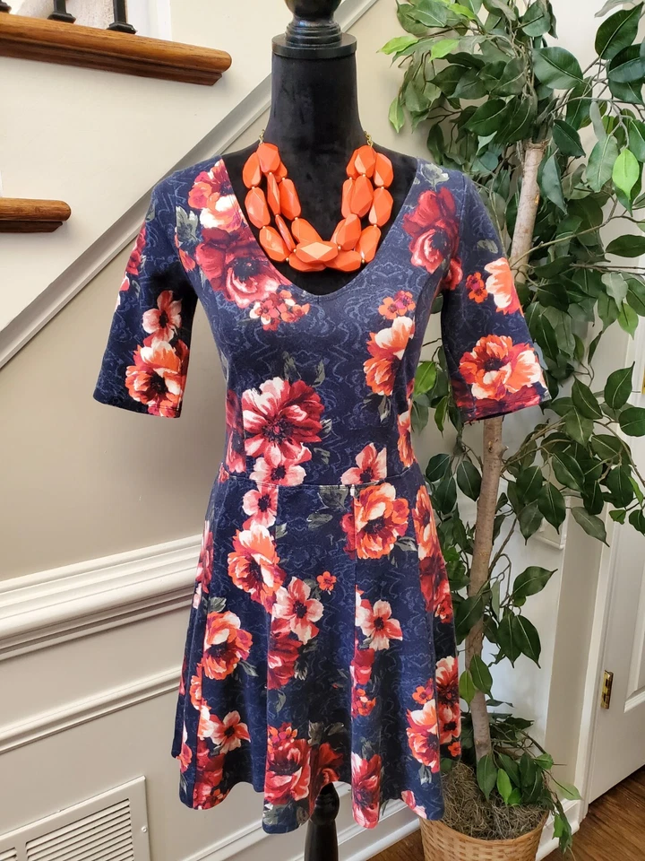 Vestido Hollister para mujer azul floral poliéster cuello en V manga 3/4 hasta la rodilla talla L Foto 1 de 4