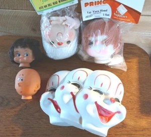 Konvolut Vintage Puppenköpfe Hände 2 Garn Haare 3 Clowngesicht 2 Gummiköpfe Kunststoff - Bild 1 von 15
