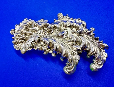 Fivela vintage larga tom prata recorte folha pena detalhada para caber no seu cinto de 1" - Imagem 1 de 4