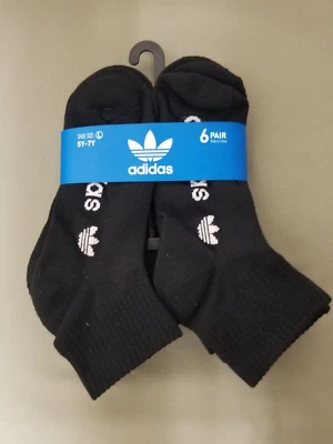Nuevos calcetines Adidas juveniles de 6 cuartos. Foto 1 de 4