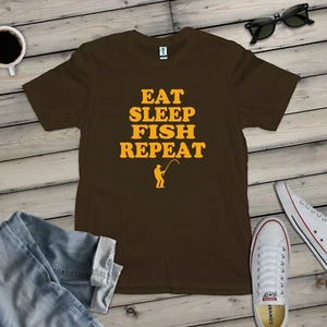 EAT SLEEP FISH REPEAT - T-SHIRT - alle GRÖSSEN + FARBEN (Gildan Angelkarpfen der Marke Gildan) - Bild 1 von 18