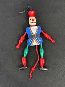 Modellino giocattolo Jumping Jack Pull String in legno - Foto 1 di 7