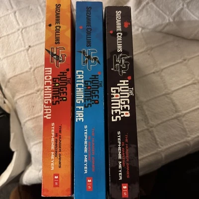 Suzanne Collins the Hunger Games Trilogy Complete 3-Book Set, Paperback NEW - Image 1 of 4