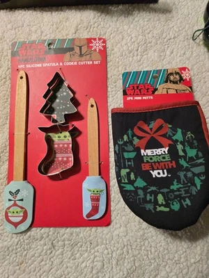 STAR WARS MANDALORIAN SPATULA/COOKIE CUTTER SET 2 PK MINI MUFFS NEW - Image 1 of 4