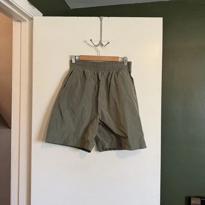 NUEVO CON ETIQUETAS Zara verde oliva cortavientos material pull on shorts talla mediana  Foto 1 de 4