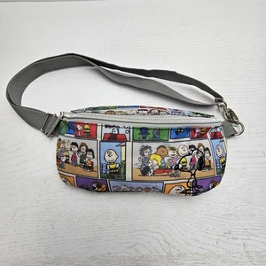 Peanuts Snoopy Gürteltasche Bauchtasche Crossbody bestickt Comic Strip Style  - Bild 1 von 7