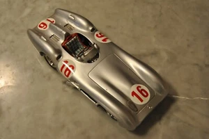 CMC 1/18 MERCEDES-BENZ W 196 R - MILLE-MIGLIA-VICTOR 1955 - Foto 1 di 9