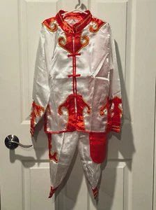 NEU Millo Miffi Jungen Chinesisches Neujahr/Kung Fu Satin Anzug - Weiß & Rot Gr. 10 - Bild 1 von 7