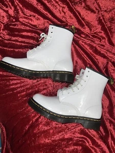 Dr. Martens Damen US Größe 8 Weiß Geprägtes Kroko Feinde Leder Neu - Bild 1 von 18