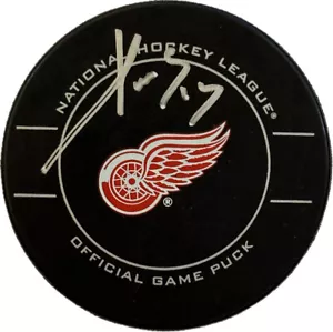 Pavel Datsyuk Autographed Detroit Redwings Hockey Puck signed HOLOGRAM - Picture 1 of 4