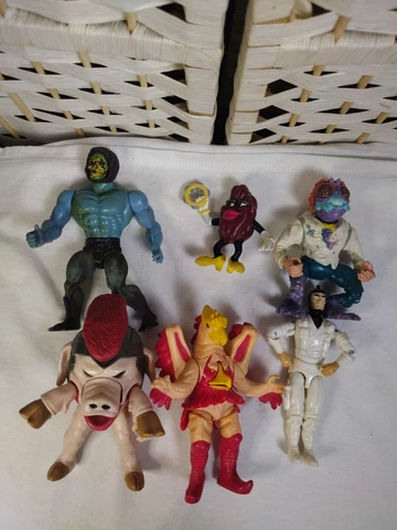 Vintage Lot of 6 Figures Skeletor Baxter Raiden MMPR Villains California Raisins Cover