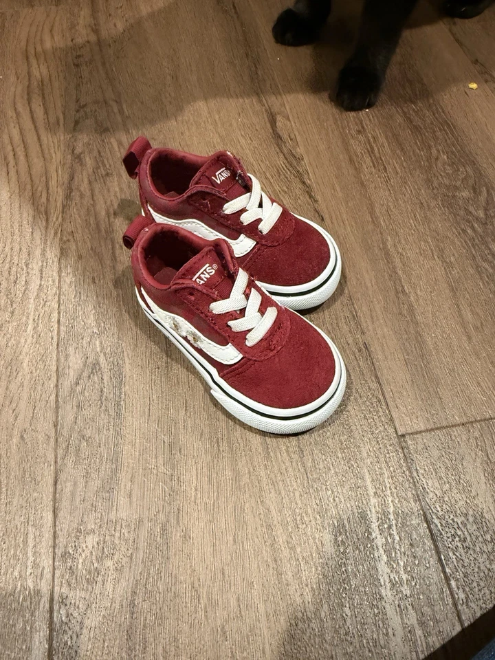 Zapatillas deportivas Vans para niños rojas de gamuza con cordones blancos niño pequeño 4 Foto 1 de 4